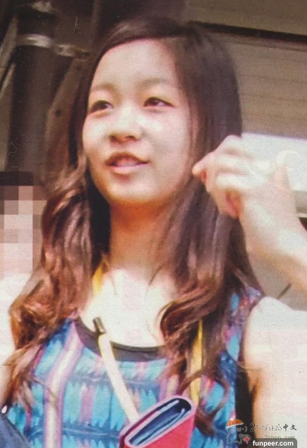 還記得之前我們分享「皇室第一美女」佳子公主宮宴處女秀 粉色禮服超迷人的文章,當時佳子公主出席宮中晚宴的新聞讓日本網友驚歎宛如氣質女神!不過最近2CH論壇一張疑似佳子公主沒化妝的素顏照,立刻引發日本鄉民瘋狂議論與轉發。 相信有不少朋友都有被佳子公主的甜美笑容给秒殺到吧~顏值高不高就不用我多說了!自從他4月進入大學就讀,在皇室嚴格保護隱私下,校園生活幾乎從未曝光,但日前一張照片在2CH曝光,照片中疑似是佳子公主素顏的模樣,單眼皮配上輕鬆妝扮,讓日本網友紛紛留言表示「雙眼皮膠帶的魔術師」、「關鍵是眼睛啊」,