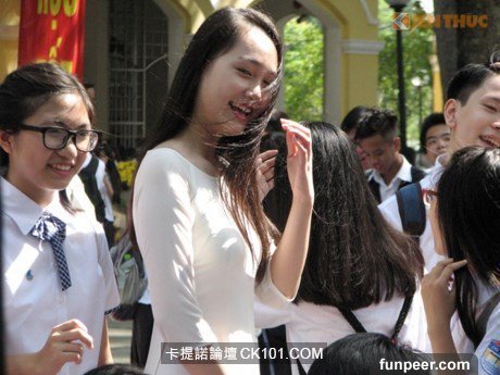 去了趟越南畢業現場，發現正妹不一樣的讓人石更的風景(29P)